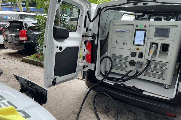 Emergency mobile EV charging system use scenario - 1
